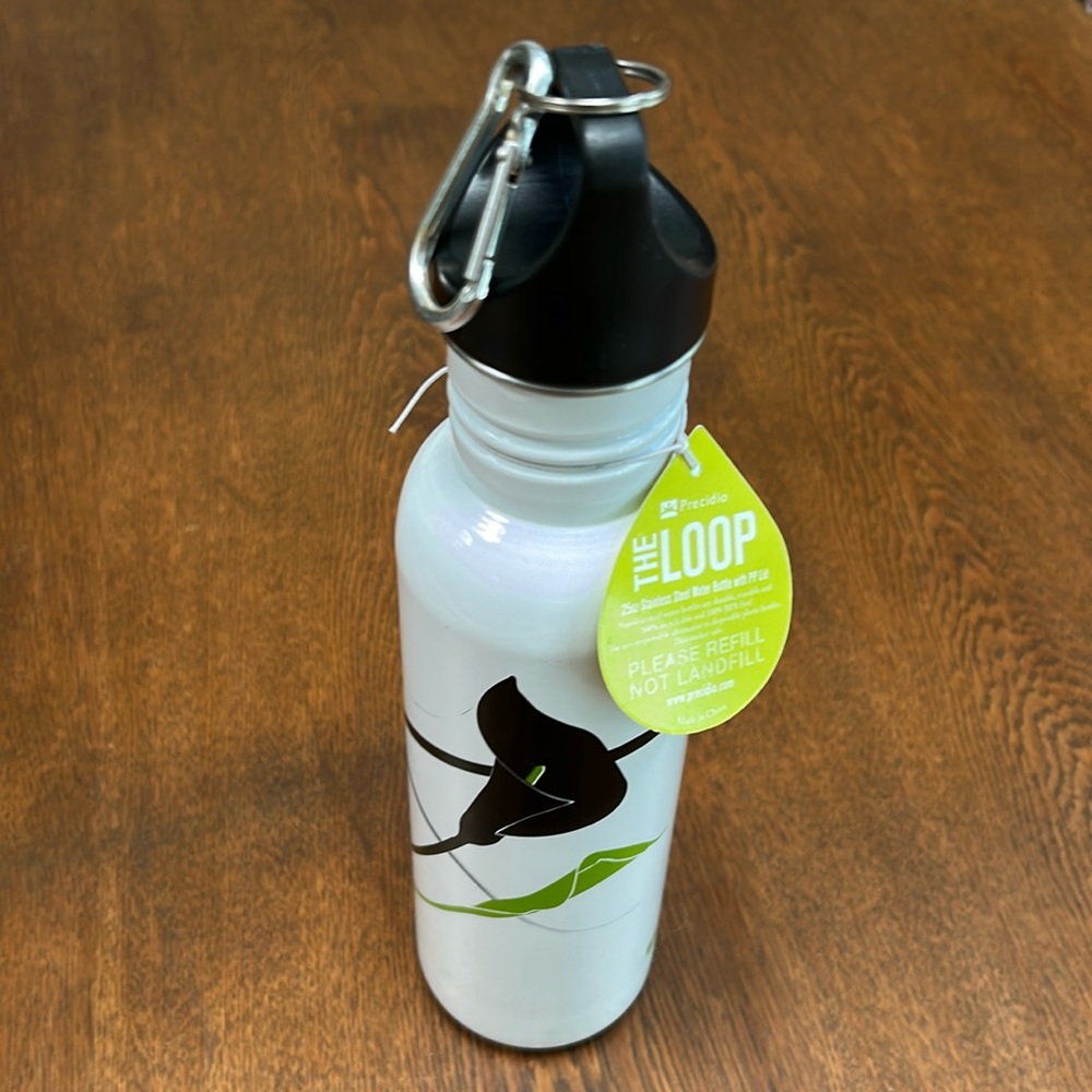 NWOT 25oz Stainless Steel Water Bottle 💯% BPA free. Durable, dishwasher safe.